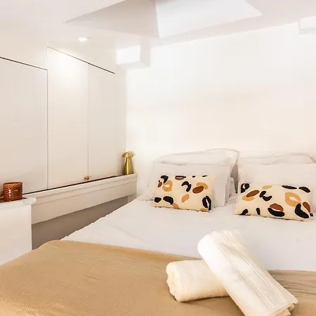Modern Duplex With Air Conditioning And Close To Metro *