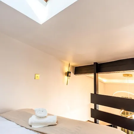 Modern Duplex With Air Conditioning And Close To Metro